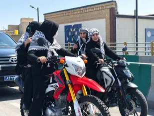 تکلیف خودتان را معلوم کنید! مسأله موتورسواری زنان است یا فرد موتورسوار؟