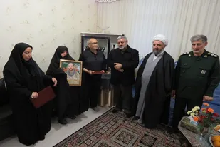 فرمانده سپاه خوی با خانواده شهید جعفرپور و صادقی دیدار کرد