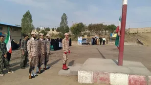 برنامه صبحگاه مشترک نیروهای نظامی و انتظامی در شهرستان ایجرود برگزار شد+تصاویر