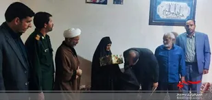 دیدار مسئولان شهرستان فراهان با خانواده شهیدان والامقام ابراهیم آقازیارتی و حسن کودزری