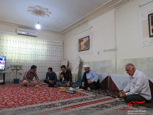 سرکشی از مادر شهید محمد حصاری توسط بسیج دانشجویی