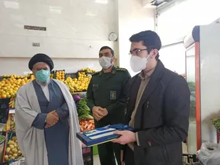 تجلیل از کاسب خیر و نمونه صنف فروشندگان میوه و تره بار سمنان