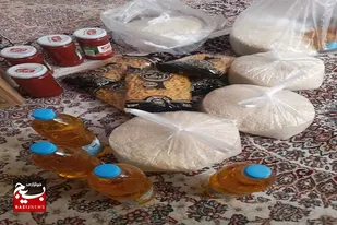 اهدای بسته های معیشتی در رزمایش جهادگران فاطمی در سرخه
