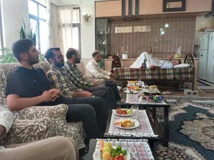 تکریم و تجلیل از خانواده شهید حسن شهریار سیچانی