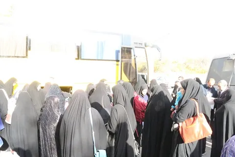 مراسم بدرقه دانش آموزان بسیجی متوسطه دوم شهرستان تفت به مشهد مقدس