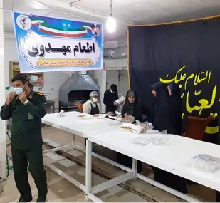 پخت و توزیع چهار هزار پرس غذای گرم برای نیازمندان توسط قرارگاه های تحول محلات سپاه ناحیه بندرعباس
