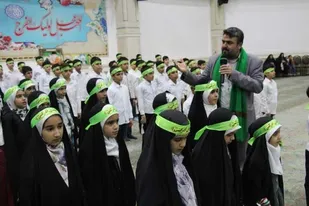 آسمان میبد در شب سالگرد پیروزی انقلاب اسلامی نورافشانی شد