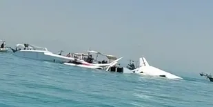 سقوط هواپیمای آموزشی در خلیج فارس/ سرنشینان در سلامت هستند