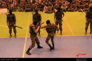 حرکات نمایشی رزمی&zwnj;کاران بسیجی همدان در همایش شکوه مقاومت