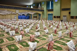 توزیع 1500بسته کمک معیشتی به مناسبت ماه مبارک رمضان بسیج سازندگی سپاه ناحیه گنبد