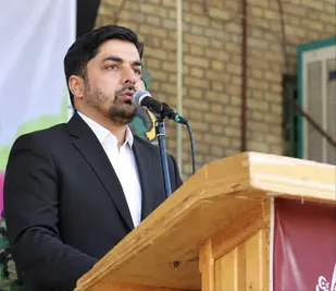 تبریک معاون روابط عمومی سپاه لرستان به خبرنگار برگزیده جشنواره ابوذر