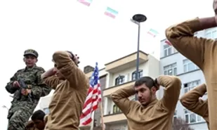 تمسخر تفنگداران آمریکا در راهپیمایی 22 بهمن