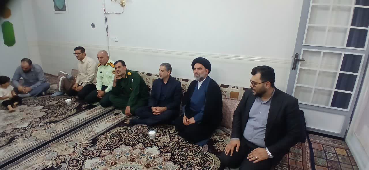 پاسداشت فرهنگ مقاومت؛ عیادت فرمانده سپاه و مسئولان ازنا از یادگاران دفاع مقدس پاسداشت فرهنگ مقاومت؛ عیادت فرمانده سپاه و مسئولان ازنا از یادگاران دفاع مقدس