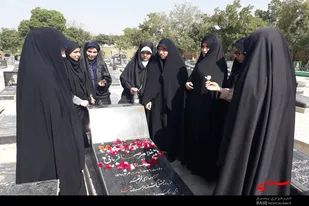 غبارروبی مزار شهدای بهار به&zwnj;مناسبت سالروز فتح خرمشهر