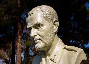 رونمایی از سَردیس سردار سلیمانی در سالگرد شهادت سردار دلها
