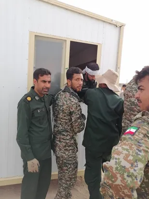 ۳۰۰ دستگاه کولر اسپیلت اهدایی فرمانده کل سپاه در حال نصب در کانکس های مناطق زلزله زده غرب هرمزگان است