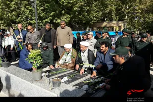 عطرافشانی مزار مطهر شهدای نهاوند در هفته دفاع مقدس