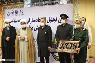 آئین تجلیل از جهادگران حوزه سلامت و خادمیاران رزمایش مواسات با حضور خدام رضوی(ع) برگزار شد.
