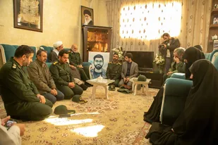دیدار فرمانده سپاه استان خراسان رضوی با خانواده شهید حسین زینال زاده