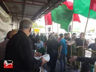 پخت و توزیع ۲۰۰۰پرس غذای نذری در روز شهادت امام رضا(ع) در بهبهان