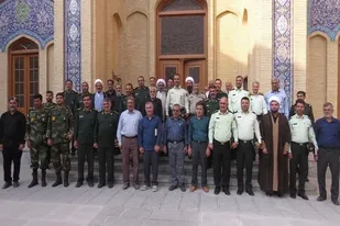 فرماندههان نظامی شهرستان کازون با امام جمعه این شهر دیدار نمودنند