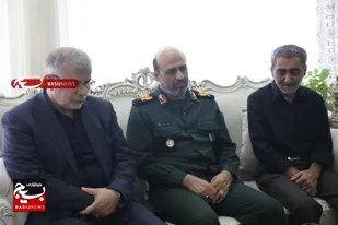 دیدار استاندار البرز و فرمانده سپاه امام حسن مجتبی علیه السلام با خانواده شهید رضیئ