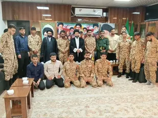 دیدار سربازان وظیفه سپاه پاسداران با امام جمعه مسجدسلیمان به مناسبت روز سرباز و هفته دفاع مقدس
