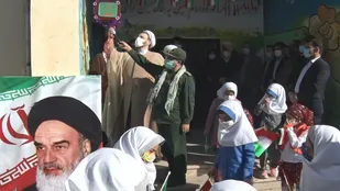 زنگ انقلاب درمیبد نواخته شد/افتتاح سالن اجتماعات مدرسه هجرت