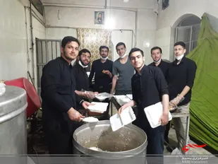 تهیه یکصد پرس غذای گرم جهت توزیع بین نیازمندان در آخرین شب قدر