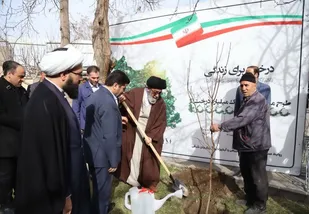 حفظ و نگهداری درختان وظیفه همگانی است