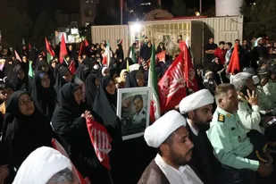 تجلیل از خانواده&zwnj;های شهدا و خادمان امنیت در اجتماع هزارنفری مشهد