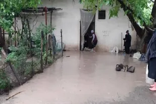 سیل&zwnj;زدگان نگران سرمای شدید پاییز هستند/ چادر سرپناه عشایر سیل&zwnj;زده
