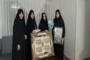 دیدار مدیران و اعضای کانون پرورش فکری همدان و مریانج با خانواده شهید &laquo;حسین قادری&raquo;