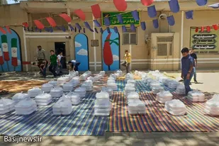 توزیع غذا به همت بسیجیان حوزه شهید خوش لفظ همدان در روز عید غدیر