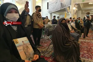 ادای احترام فرمانده نیروی قدس سپاه به خانواده شهدای مدافع حرم در شیراز