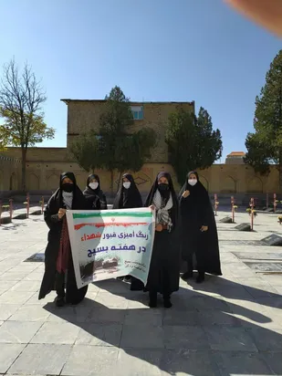 رنگ آمیزی قبور مطهر شهدا در  لردگان