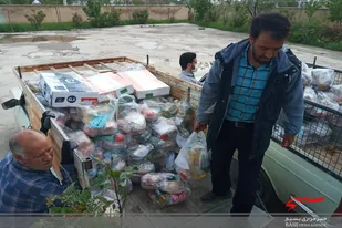 توزیع ۱۰۰ بسته معیشتی در بخش زرین دشت نهاوند