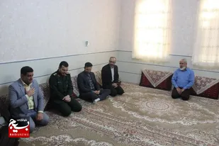 دیدار مسئولان شهرستان سرخه با خانواده شهیدان سیادت