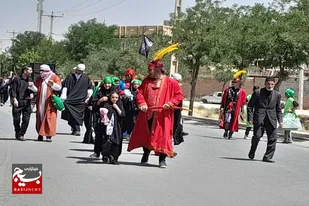 هم&zwnj;نوایی عاشقان در دسته عزاداری سوم امام حسین (ع) در شهر لالجین +تصاویر
