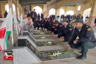 غبارروبی و عطر افشانی مزار شهدای کبودراهنگ همزمان با دهه فجر