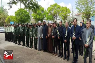 عطرافشانی مزار شهدای رزن به مناسبت حماسه سوم خرداد