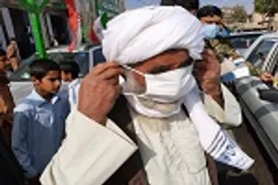 توزیع رایگان هزار عدد ماسک و بروشور بهداشتی در هیرمند