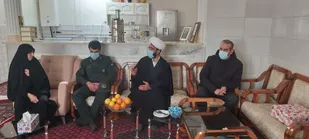 دیدار جمعی از مسئولین خرمدره ای با خانواده شهدای این شهرستان