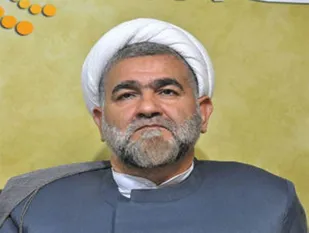 توجه ویژه ای به خانواده ایثارگران به جای افراد غرب گرا و دوتابعیتی داشته باشیم