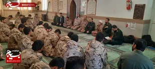 نشست صمیمی سردار موحد با سربازان لشکر عملیاتی