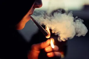 ریشه یابی شیوع مصرف سیگار در دختران به عنوان پرستیژ اجتماعی