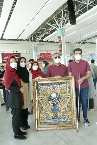 &nbsp;از قالیچه بافته شده توسط نابینایان  رونمایی شد