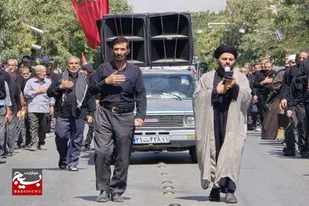 برپایی دسته عزاداری به مناسبت سالروز شهادت امام رضا (ع) در تویسرکان
