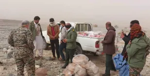 جهادگران نرماشیری آستین همت را برای مردم سیل زده ریگان بالا زدند