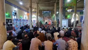 مردم فریدن با حضور در مسجد روستای گنجه فریدن یاد و خاطره ۱۲ شهید گلگون کفن این محل را گرامی داشتند